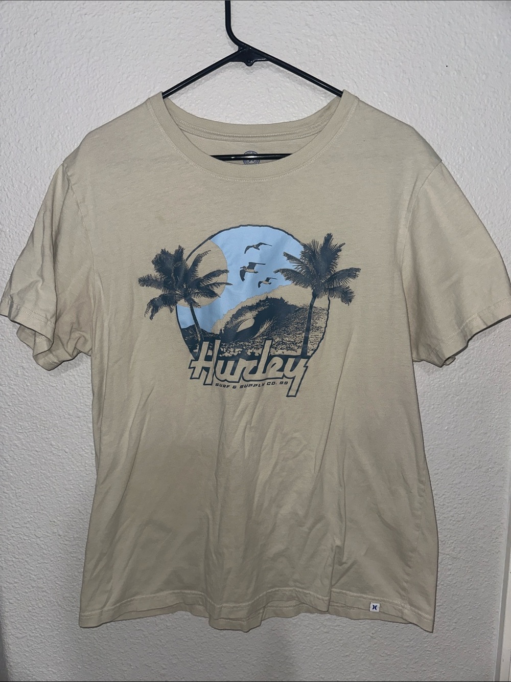 Hurley Men's Tan Graphic Tee with Blue Palm Design